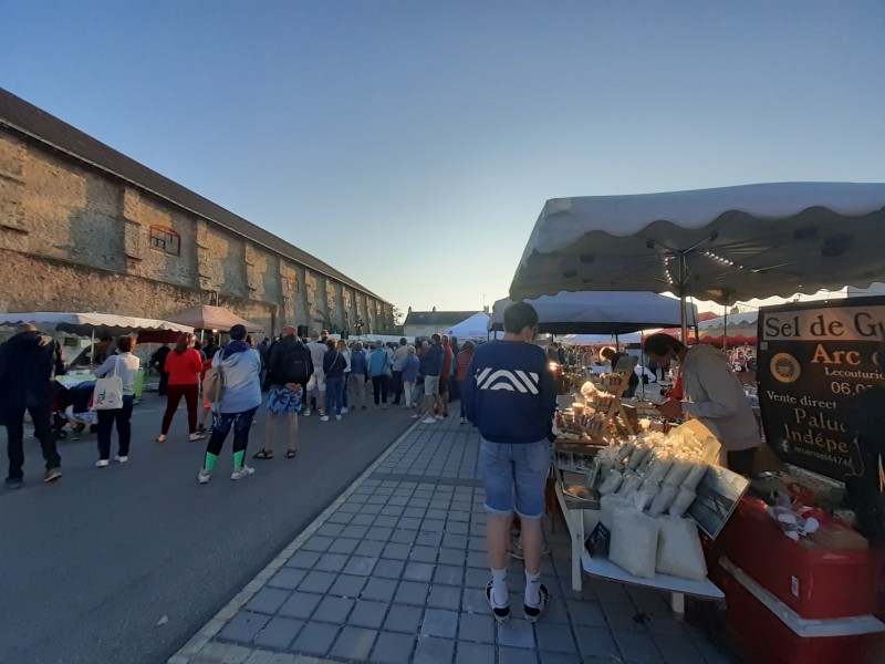 Exposer aux marchés nocturnes