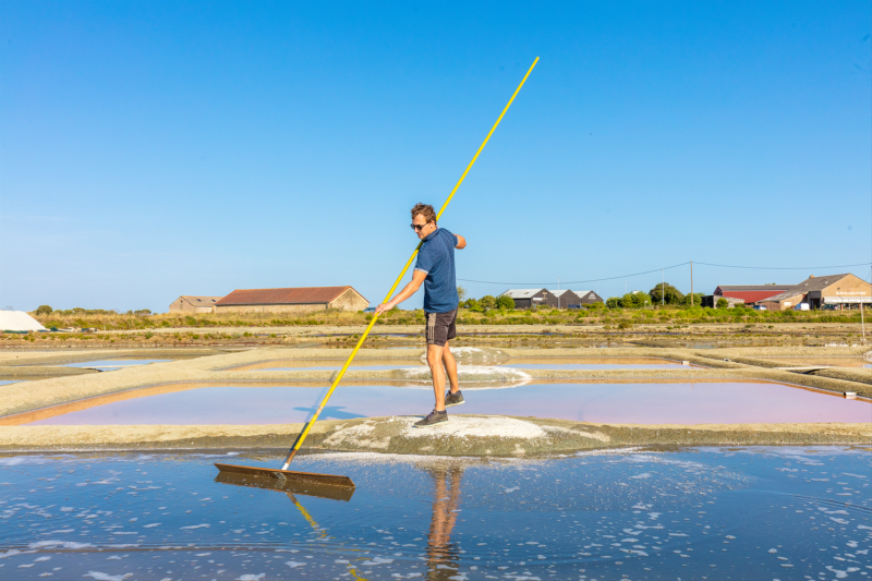 The salt workers of Batz-sur-Mer