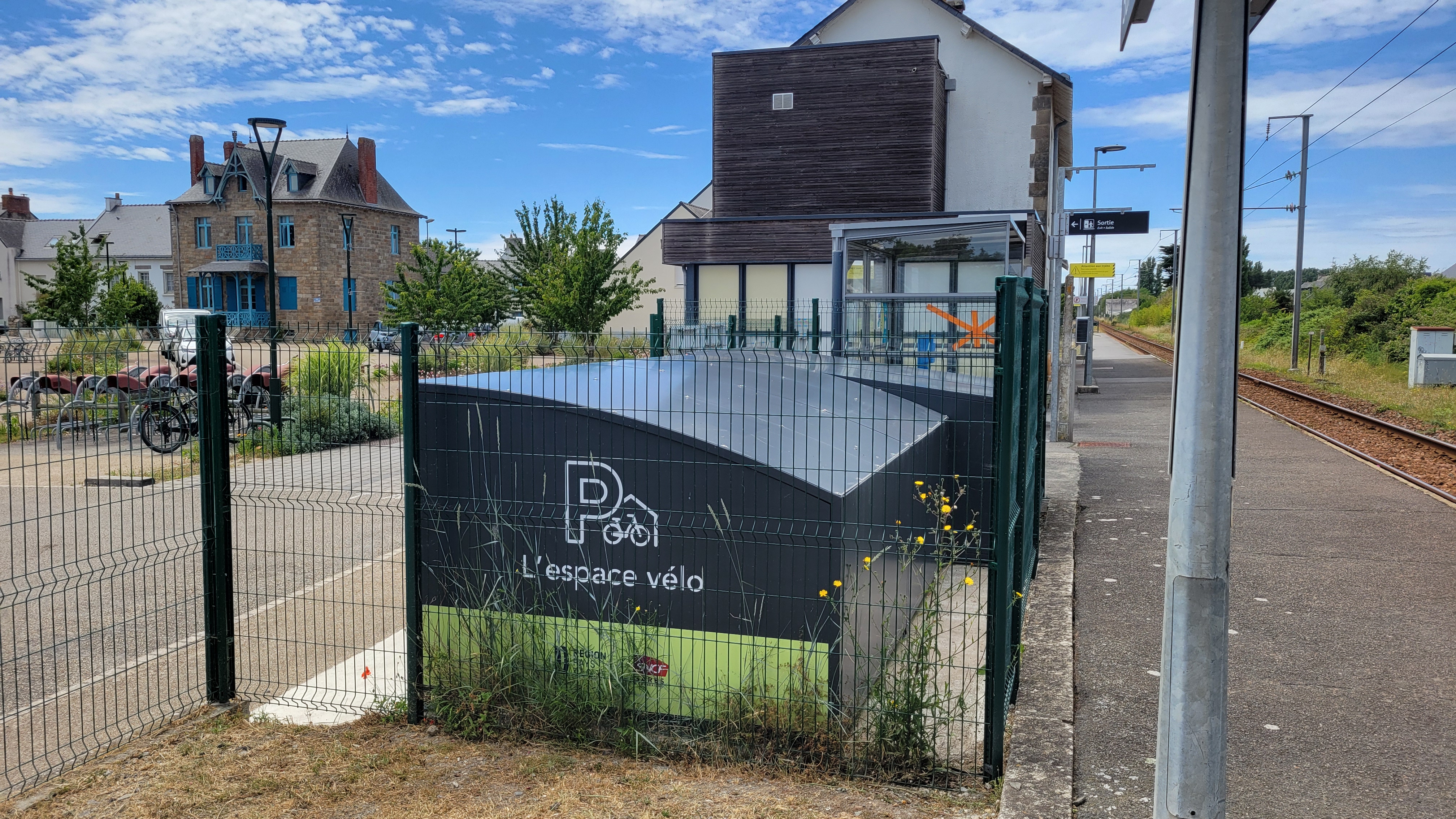 abri vélo halte ferroviaire - Batz-sur-Mer