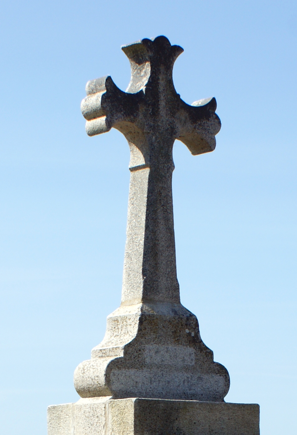 The new cross of the calvary of Kervalet