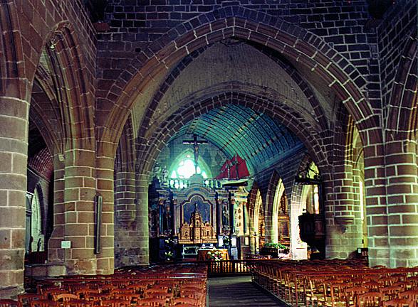 Eglise Saint-Guénolé, Batz-sur-Mer : intèrieur de la nef