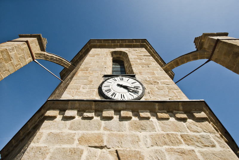 eglise-saint-guenole-batz-sur-mer-vue-horloge-contre-plongee-388269