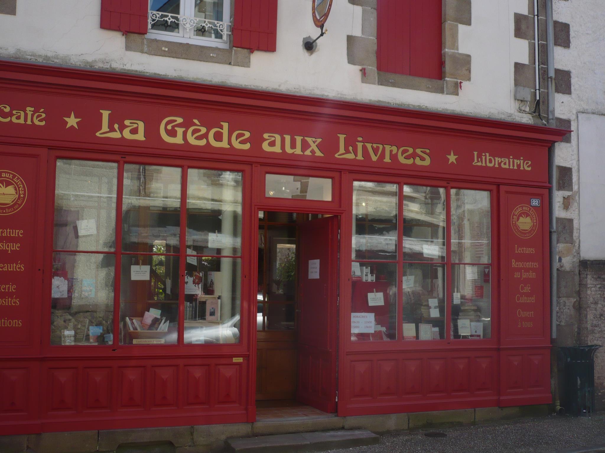 Bookshop  facade - La Gède aux Livres