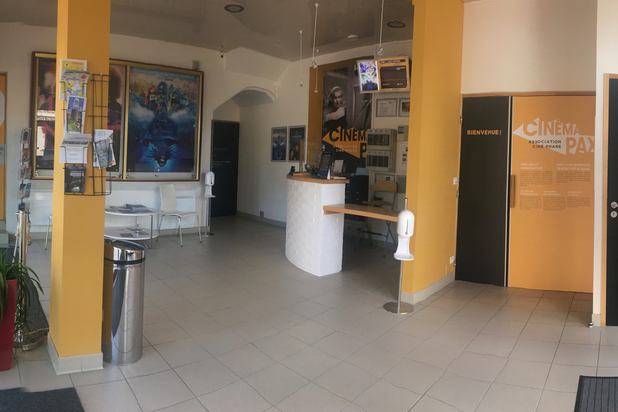Le Pouliguen - Cinéma Pax - Le hall