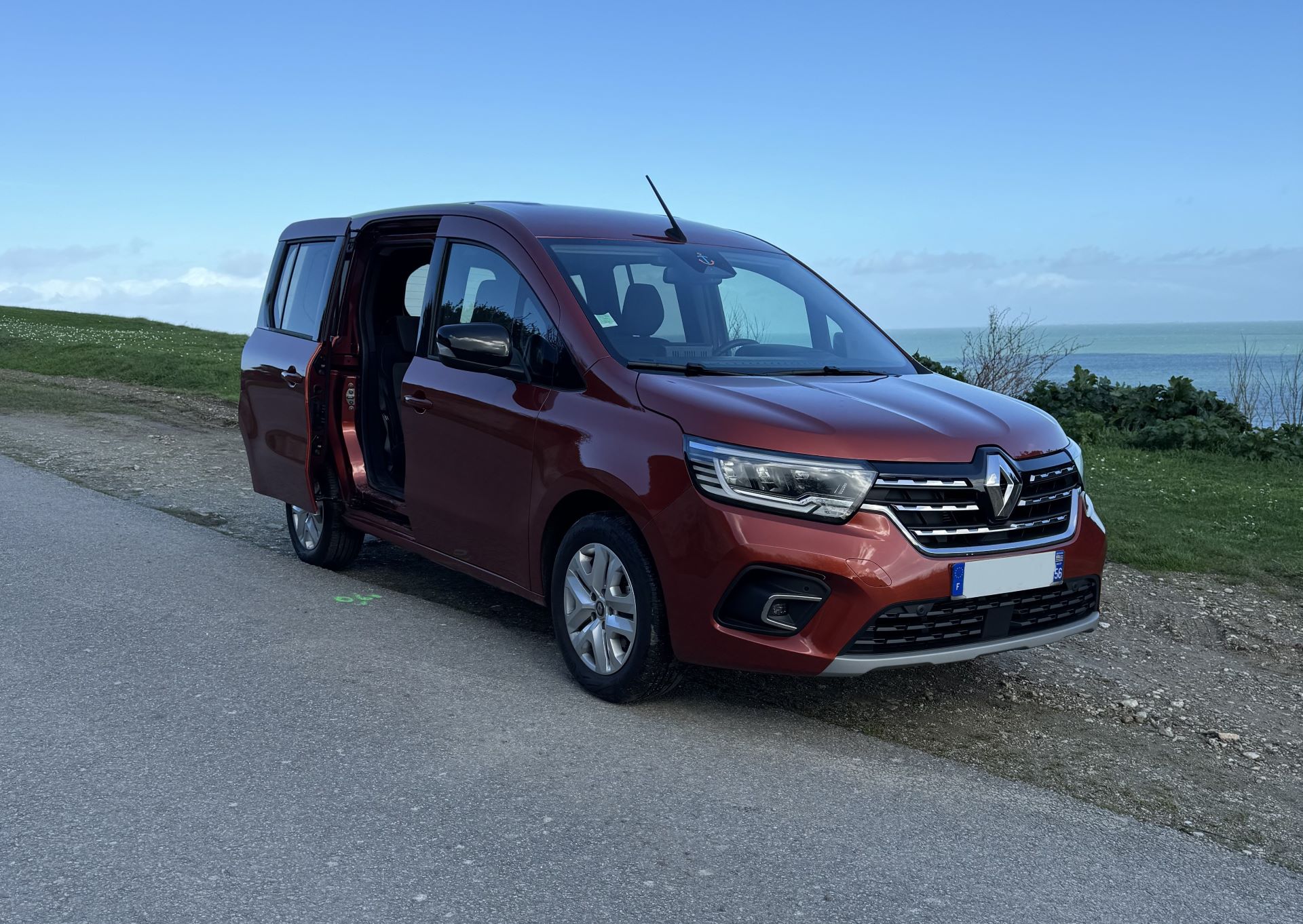 Locatourisle - Location de voiture - Le Palais - Belle Ile en Mer - Kangoo