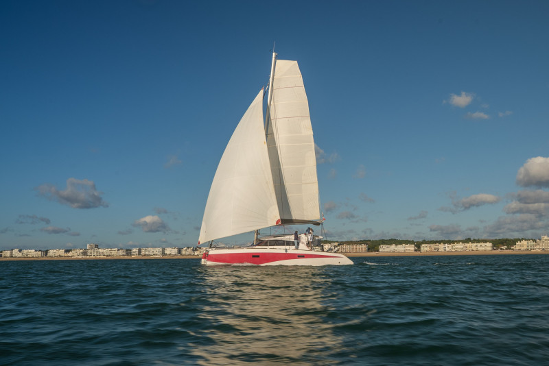 Le catamaran sous voile, un bateau stable et confortable