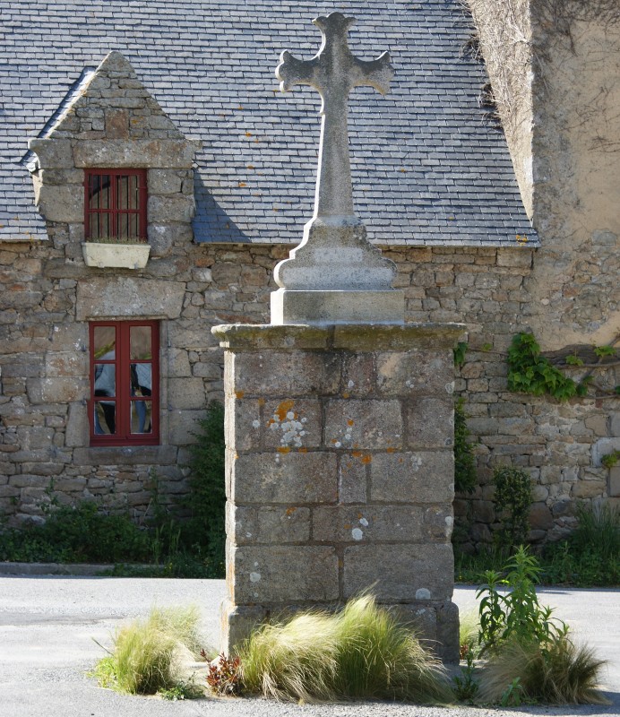 The new cross of the calvary of Kervalet