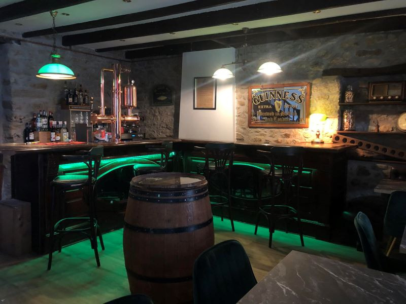 Intérieur pub The Peat - Saint-André-des-Eaux