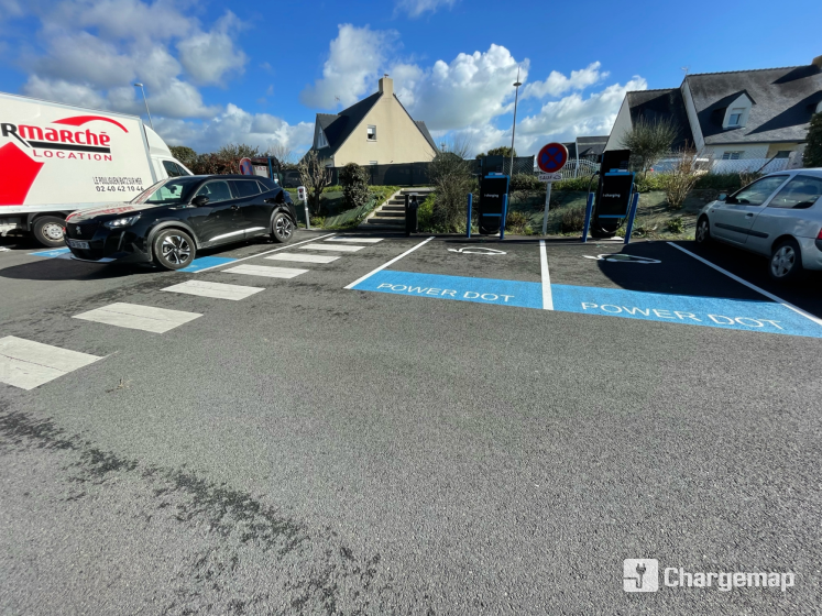 Places pour recharger voitures électriques - Parking d'intermarché
