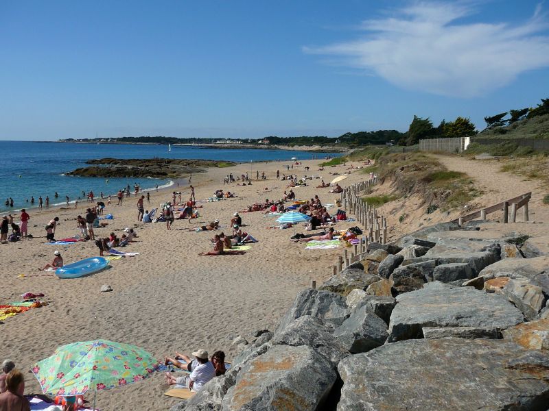 Plage de Ker Elisabeth à La Turballe, plage de sable fin bordée de rochers