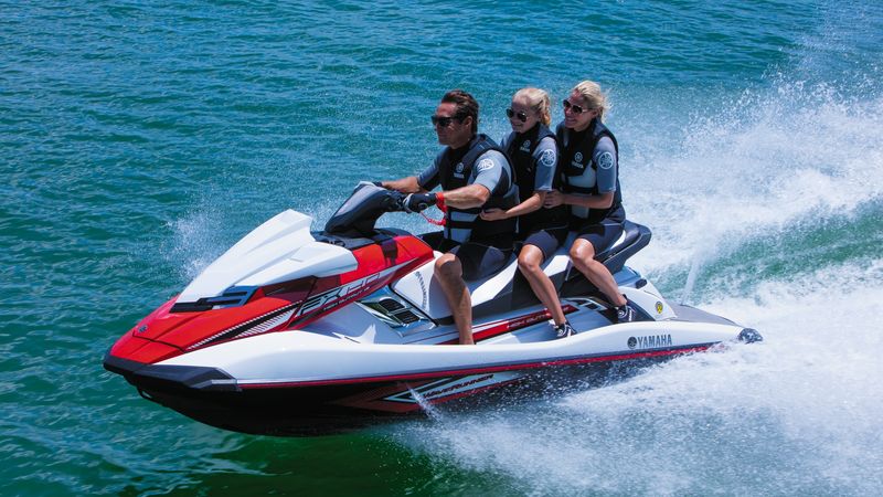 Presqu'île Locations, sur le port du Pouliguen, locations de bateaux à moteur et jets-ski
