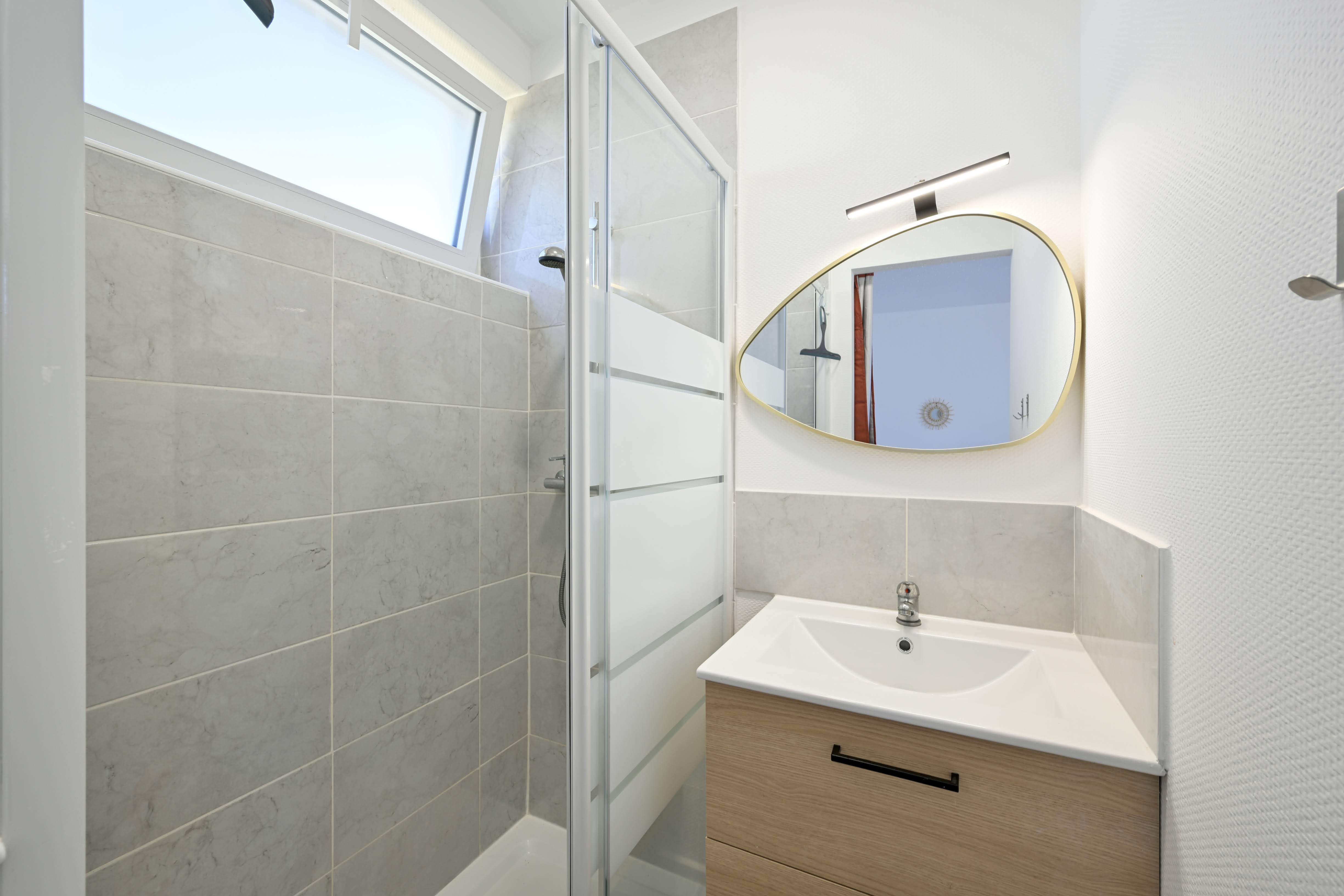 appartement-2-m-postil-salle-de-bain_Batz-sur-mer