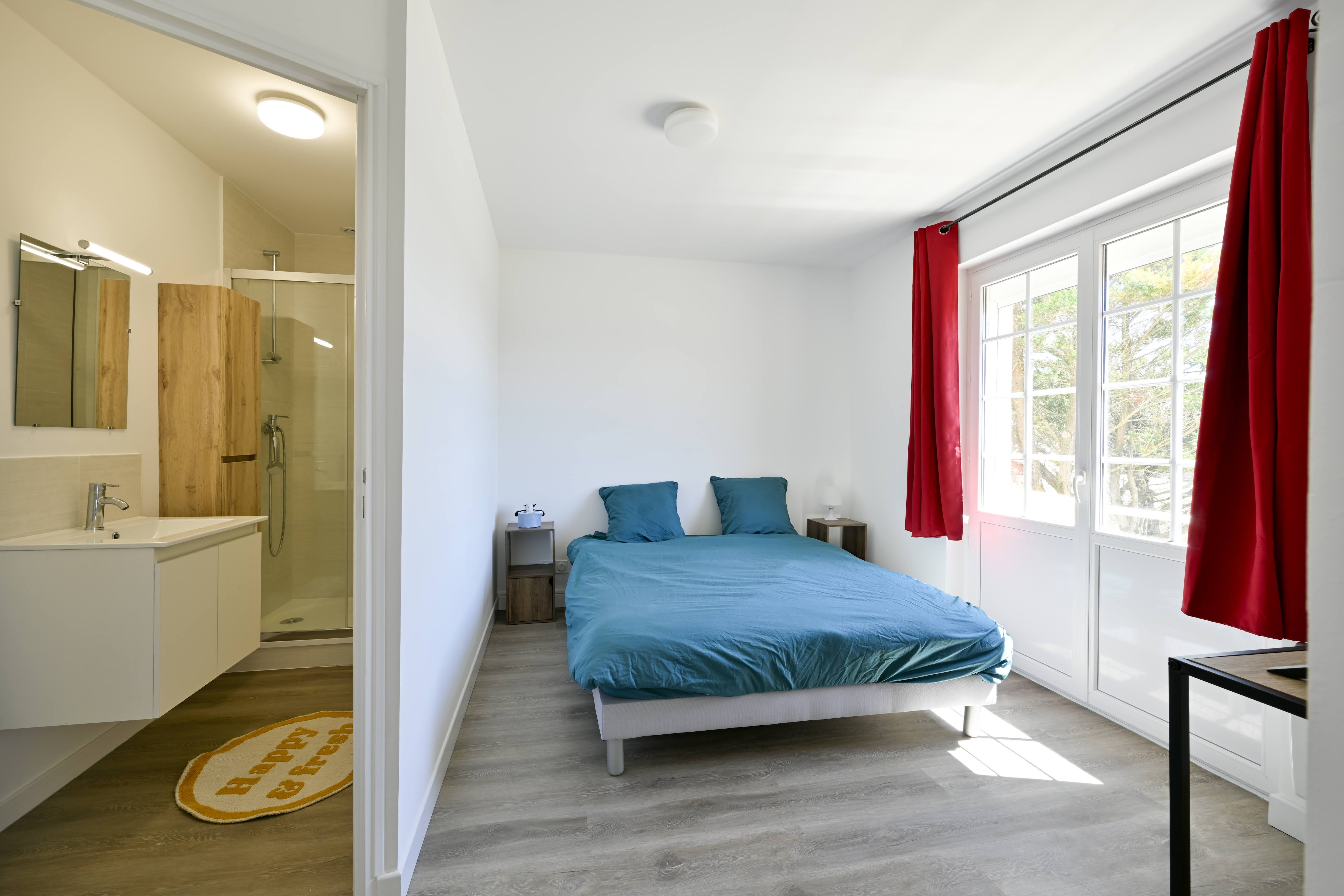 appartement-6-balcon-m-postil-salle-de-douche_Batz-sur-Mer