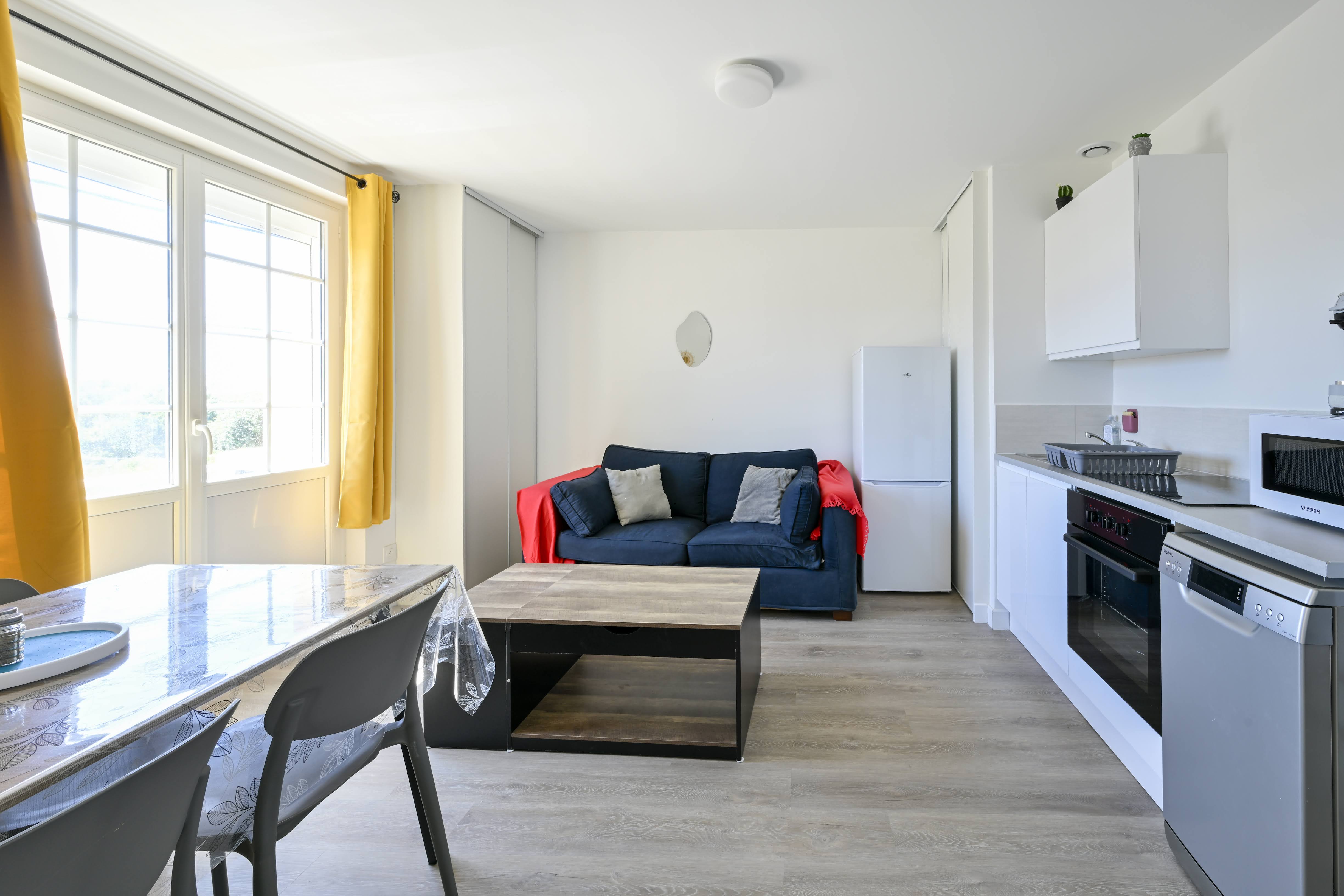 appartement-6-balcon-m-postil-salon_Batz-sur-Mer