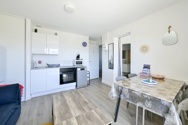 appartement-6-balcon-m-postil-cuisine_Batz-sur-Mer