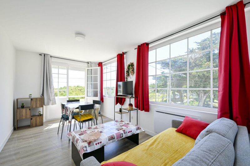 appartement-7-1er-tage-m-postil-salon_Batz-sur-Mer