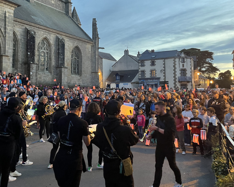 bsm-spectaclesetfestivites-14-juillet-deambulation-lampions-3-2595766